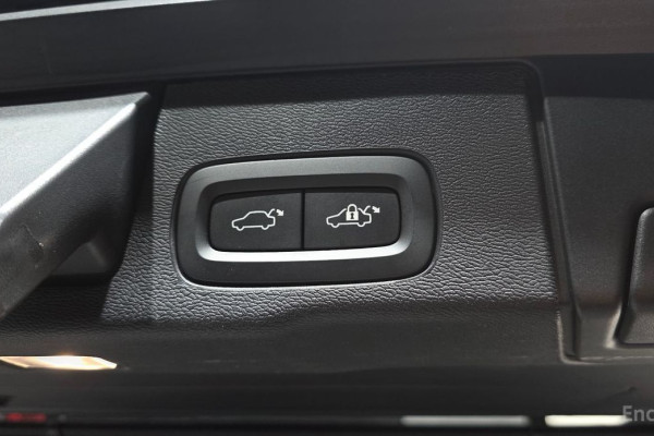 2022 Volvo XC60 с пробегом 71 772 км