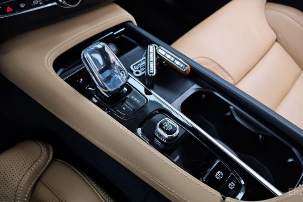 2022 Volvo XC90 с пробегом 30 027 км