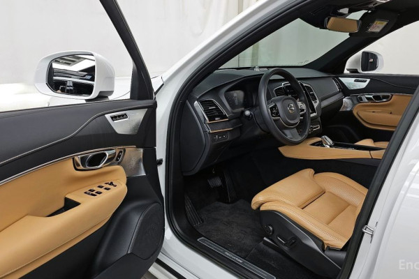2022 Volvo XC90 с пробегом 30 027 км