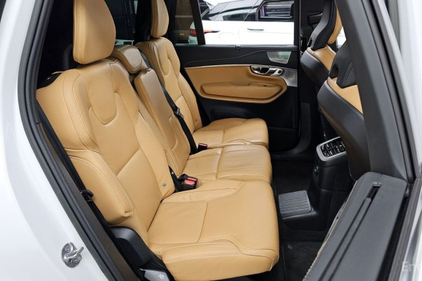 2022 Volvo XC90 с пробегом 30 027 км