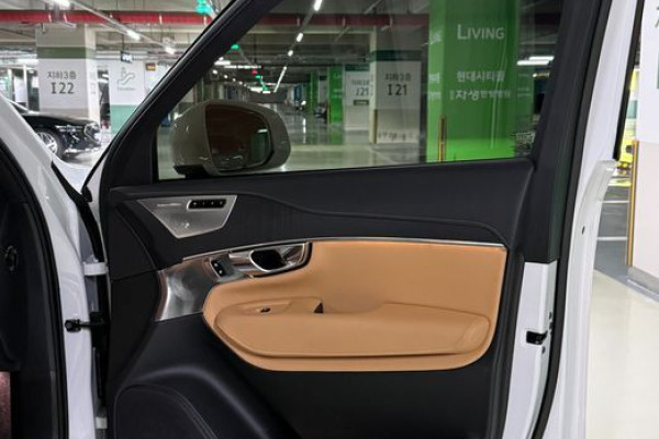 2022 Volvo XC90 с пробегом 46 000 км