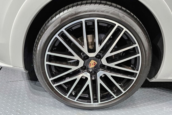 2023 Porsche Cayenne с пробегом 5 581 км