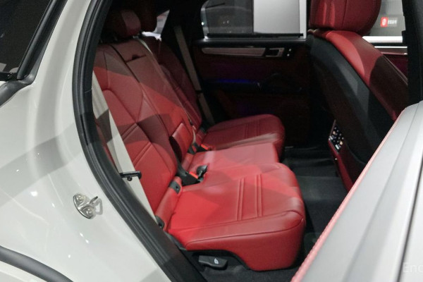 2023 Porsche Cayenne с пробегом 5 581 км