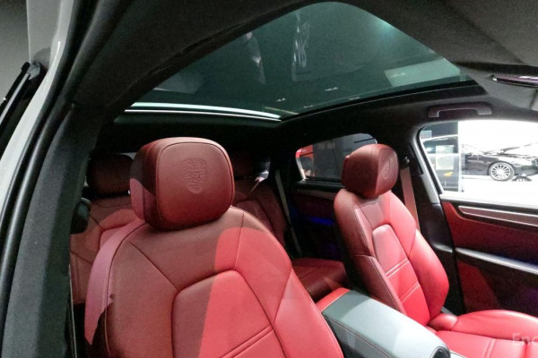 2023 Porsche Cayenne с пробегом 5 581 км