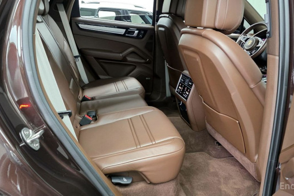2023 Porsche Cayenne с пробегом 17 898 км