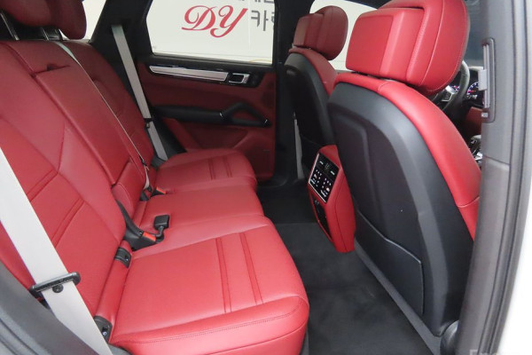 2023 Porsche Cayenne с пробегом 12 940 км