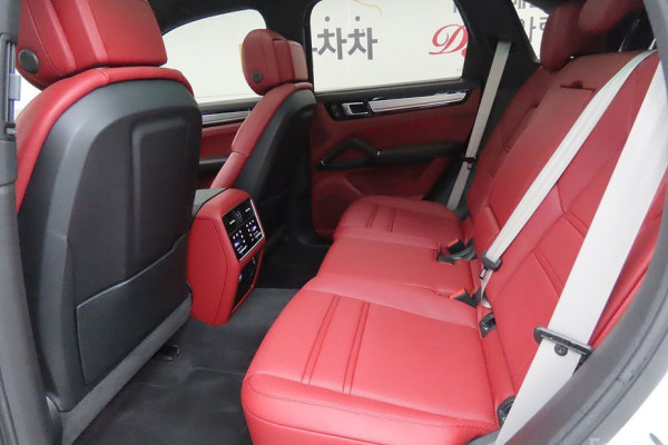 2023 Porsche Cayenne с пробегом 12 940 км