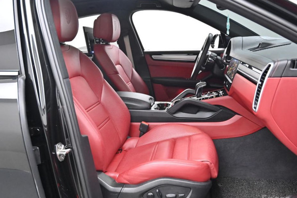 2023 Porsche Cayenne с пробегом 30 000 км