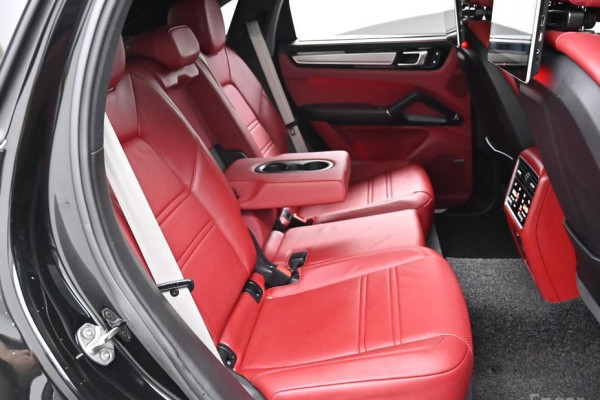 2023 Porsche Cayenne с пробегом 30 000 км