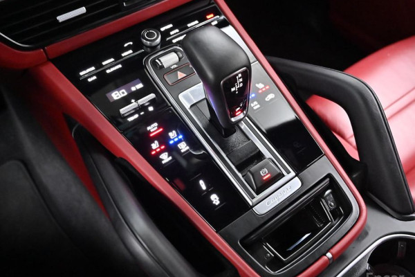 2023 Porsche Cayenne с пробегом 30 000 км