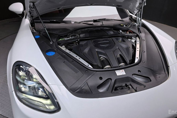 2022 Porsche Panamera с пробегом 49 818 км