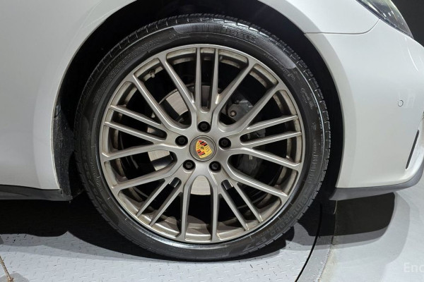 2022 Porsche Panamera с пробегом 21 036 км