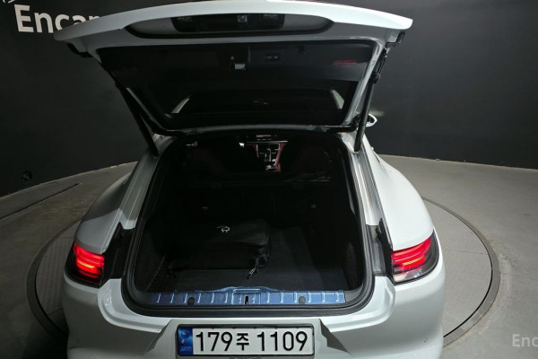 2022 Porsche Panamera с пробегом 49 818 км