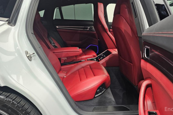 2023 Porsche Panamera с пробегом 36 284 км