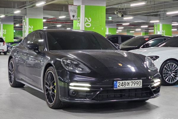 2021 Porsche Panamera с пробегом 81 925 км
