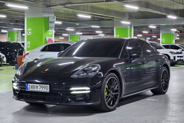 2021 Porsche Panamera с пробегом 81 925 км