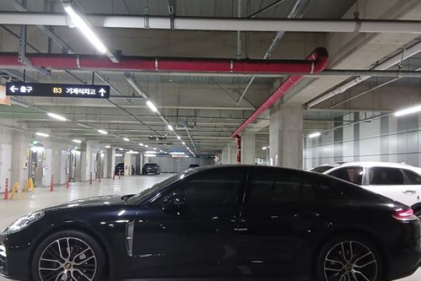 2022 Porsche Panamera с пробегом 92 000 км