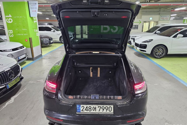 2021 Porsche Panamera с пробегом 81 925 км