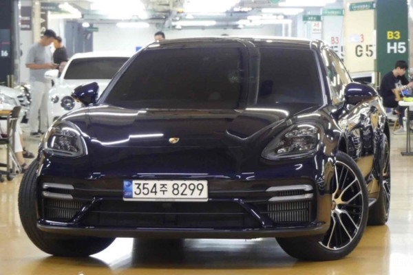 2021 Porsche Panamera с пробегом 19 400 км