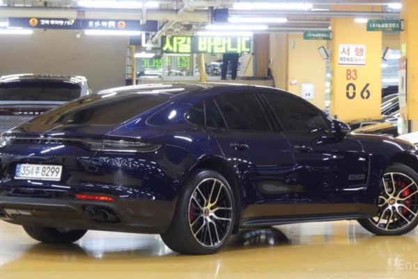 2021 Porsche Panamera с пробегом 19 400 км