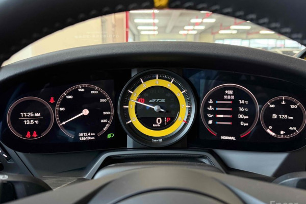 2022 Porsche 911 с пробегом 13 560 км