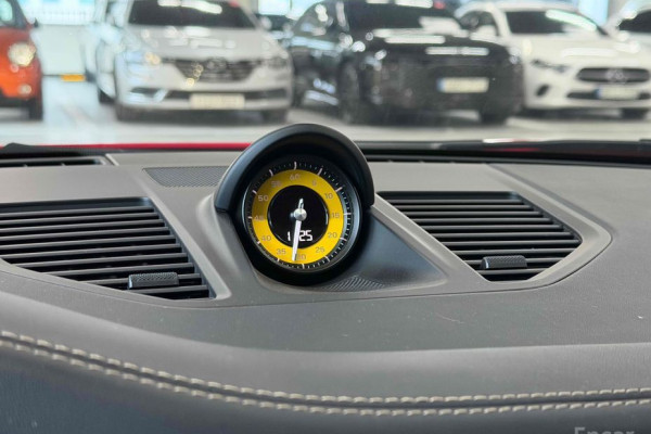 2022 Porsche 911 с пробегом 13 560 км