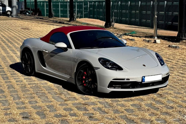 2023 Porsche 718 Spyder с пробегом 10 500 км