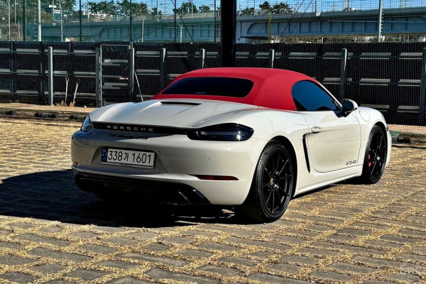 2023 Porsche 718 Spyder с пробегом 10 500 км