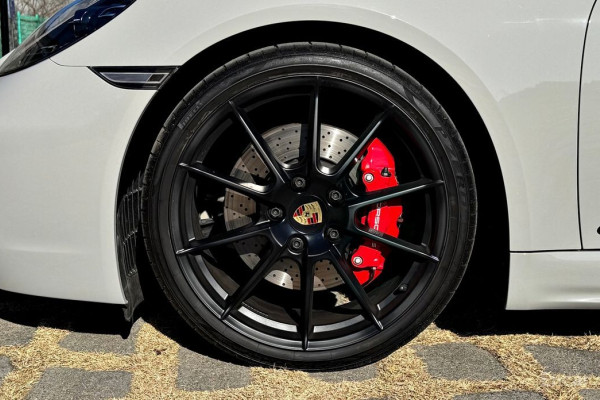 2023 Porsche 718 Spyder с пробегом 10 500 км