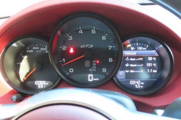 2023 Porsche 718 Spyder с пробегом 10 300 км