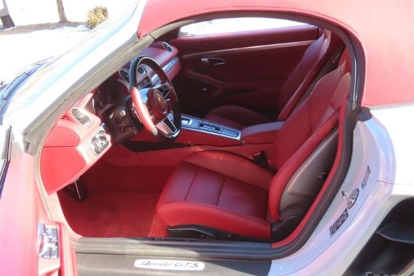 2023 Porsche 718 Spyder с пробегом 10 300 км