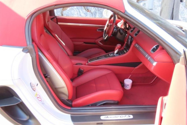 2023 Porsche 718 Spyder с пробегом 10 300 км