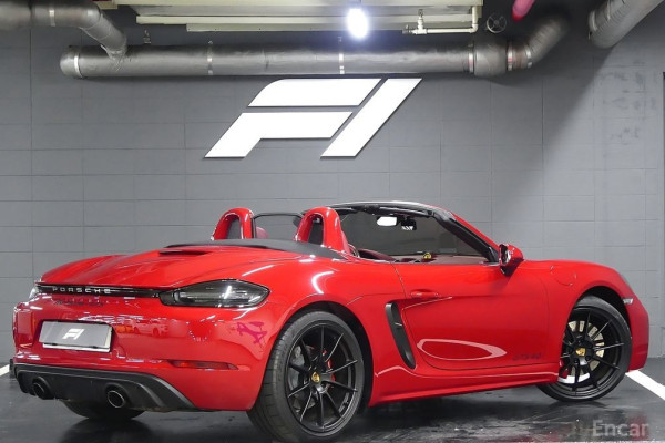 2022 Porsche 718 Spyder с пробегом 1 400 км
