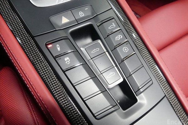 2022 Porsche 718 Spyder с пробегом 1 400 км