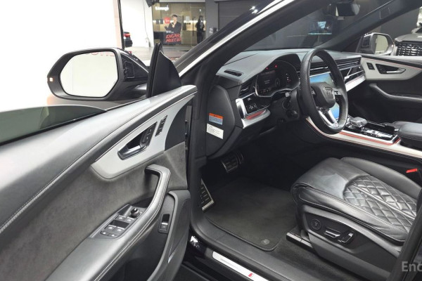 2020 Audi Q8 с пробегом 71 227 км