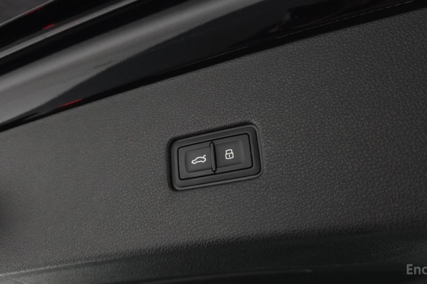 2020 Audi Q8 с пробегом 71 227 км