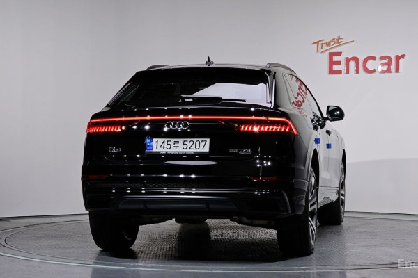 2023 Audi Q8 с пробегом 34 672 км