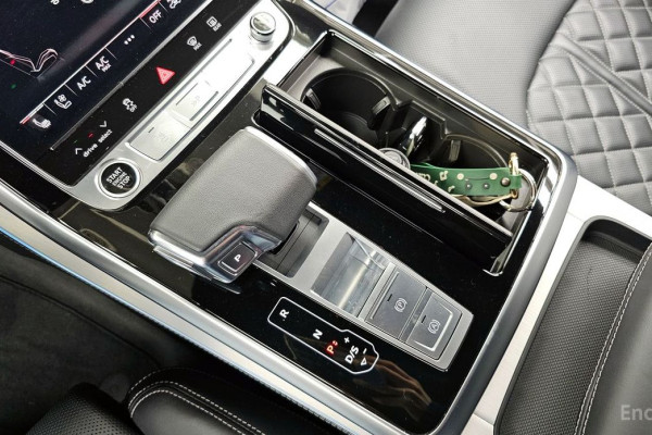 2023 Audi Q8 с пробегом 34 672 км