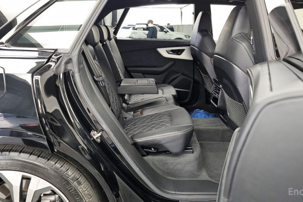2023 Audi Q8 с пробегом 34 672 км