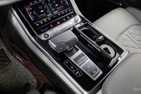 2021 Audi Q8 с пробегом 113 038 км