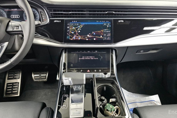 2023 Audi Q8 с пробегом 34 672 км