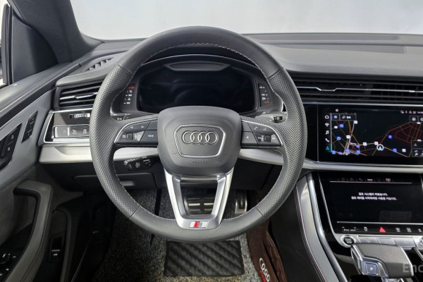 2021 Audi Q8 с пробегом 113 038 км