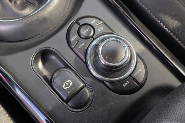 2022 Mini Clubman с пробегом 81 458 км