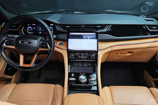 2023 Jeep Cherokee с пробегом 51 806 км