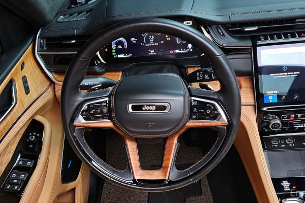 2023 Jeep Cherokee с пробегом 51 806 км