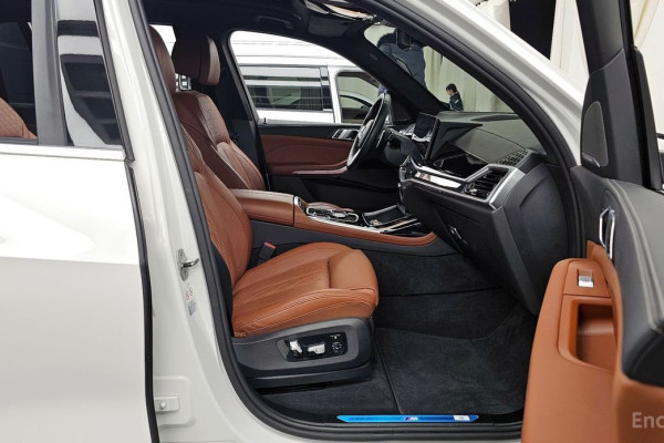 2023 BMW X7 с пробегом 22 943 км