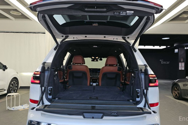 2023 BMW X7 с пробегом 22 943 км
