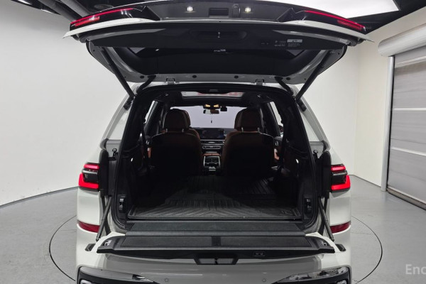 2023 BMW X7 с пробегом 23 501 км