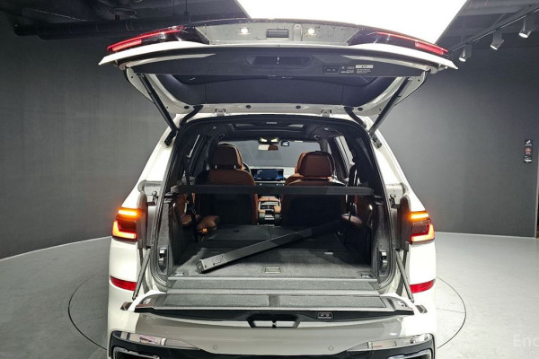 2023 BMW X7 с пробегом 13 381 км