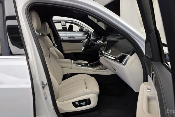 2023 BMW X7 с пробегом 30 828 км